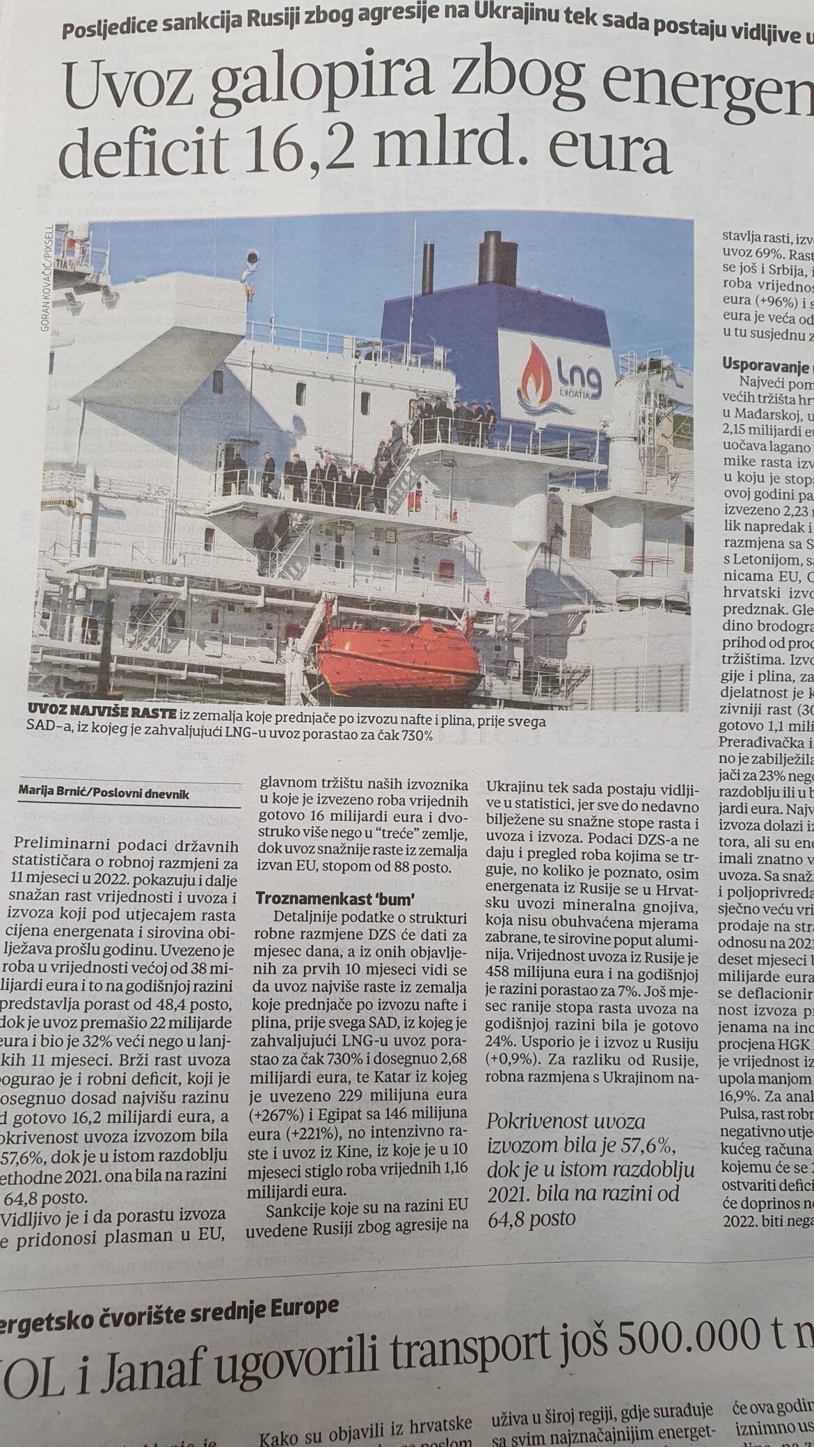 Novine u kafiću
